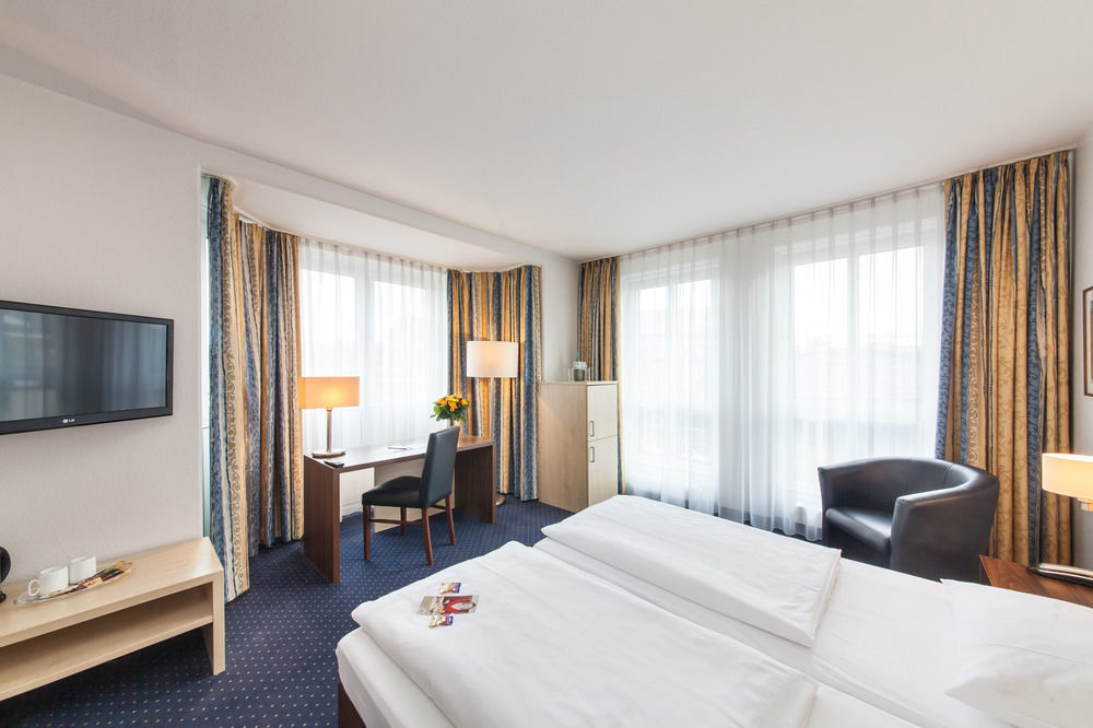 Hotel Mariella Kolonia Zewnętrze zdjęcie